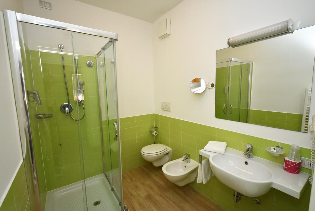 Sound Suite Hotel Riccione Quarto foto